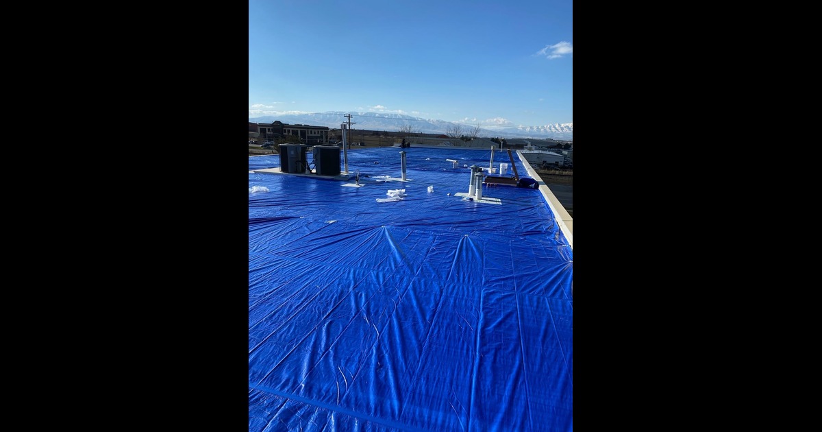 Fast and Effective: Emergency Tarps for Roofs