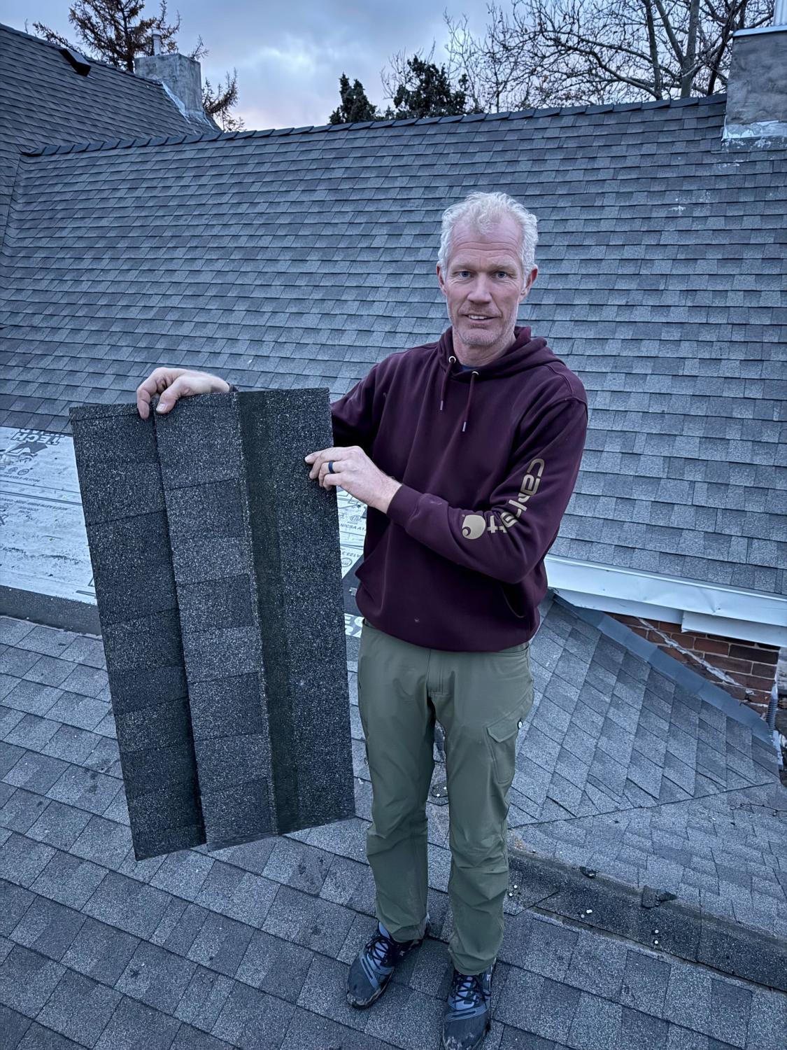 Comparing Roofs: Asphalt or Metal – Our Findings