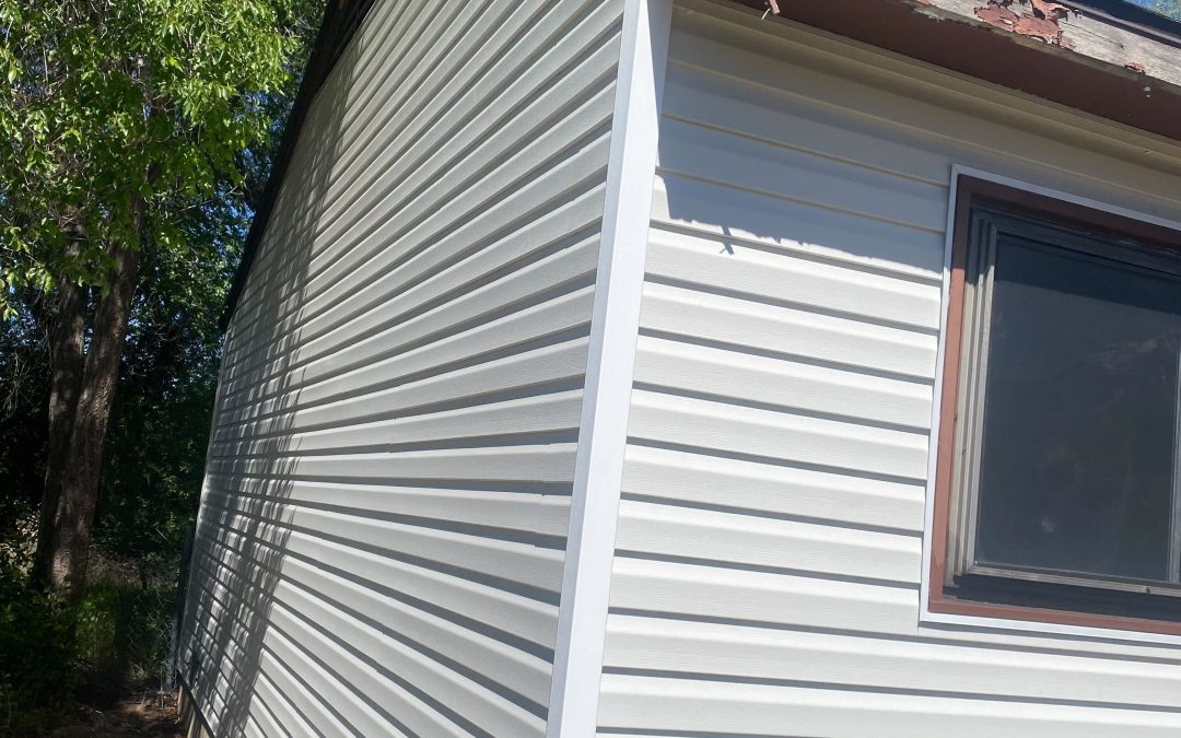 New Vinyl Siding Installation Using Mastic Linen Siding